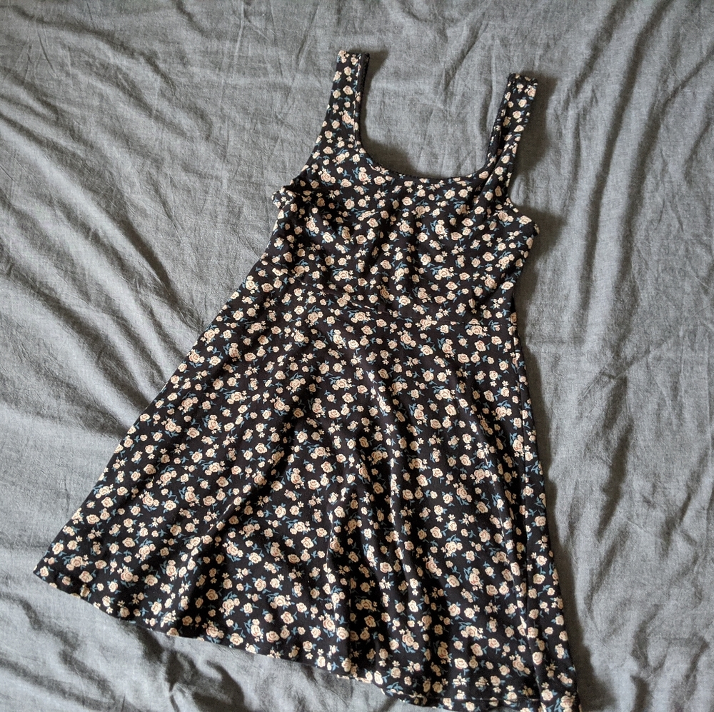 🌸 F21 Ditsy Floral Skater Dress Black/Pink 🌸